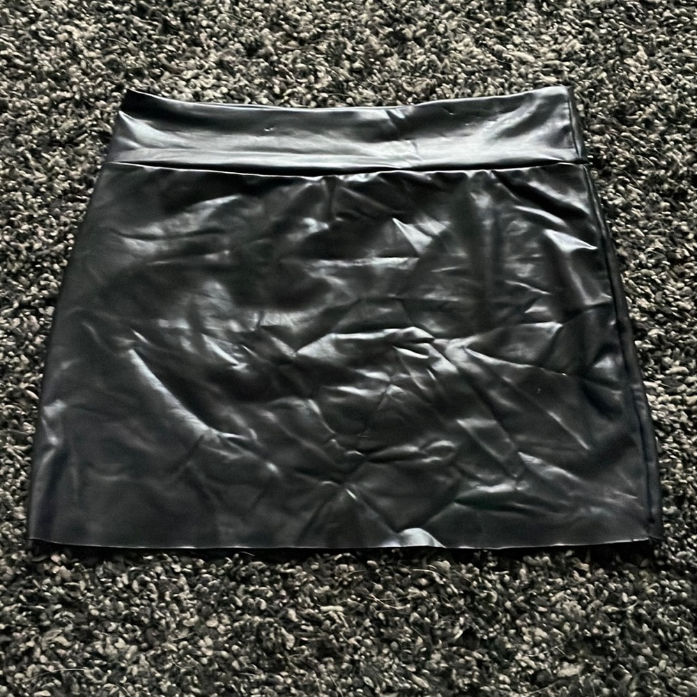 Medium black mini skirt